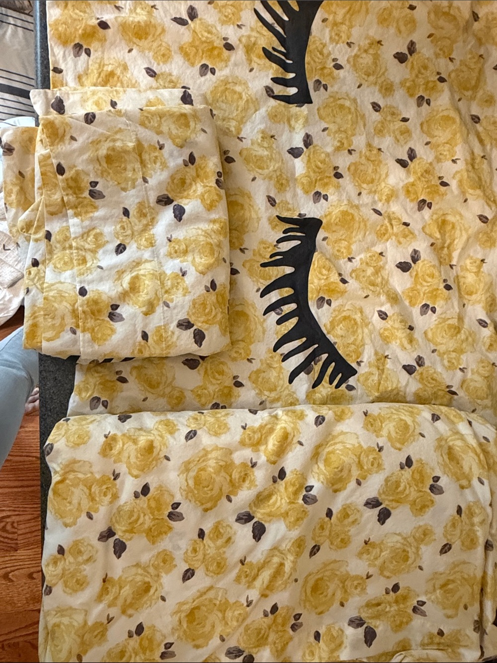 Pottery Barn Teen Yellow Rose Sheet and Black Rose Duvet Set